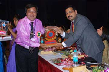 Premur Impex receiving Rashtriya Udyog Ratna Award